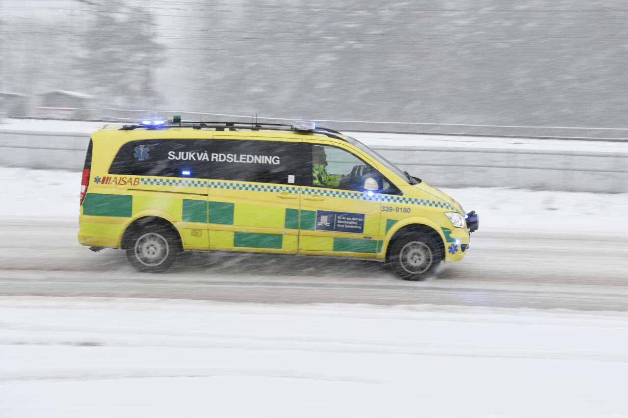 Två tonåringar har skadats allvarligt efter att ha krockat i skidbacken i Sävsjö