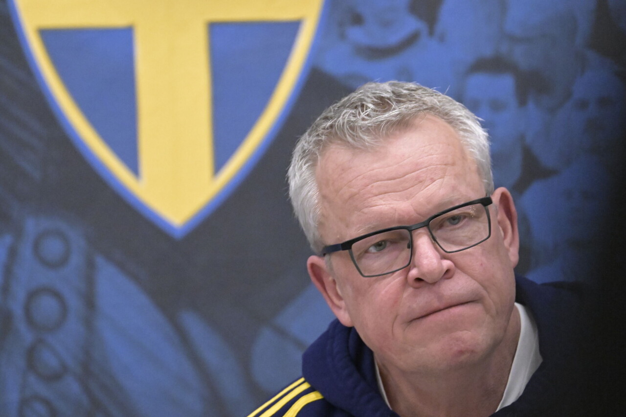 Förbundskapten Janne Andersson under en pressträff på tisdagen. Janne Andersson har fått hård kritik sedan han rök ihop med Viasat-experten Bojan Djordjic efter EM-kvalet mot Azerbajdzjan.