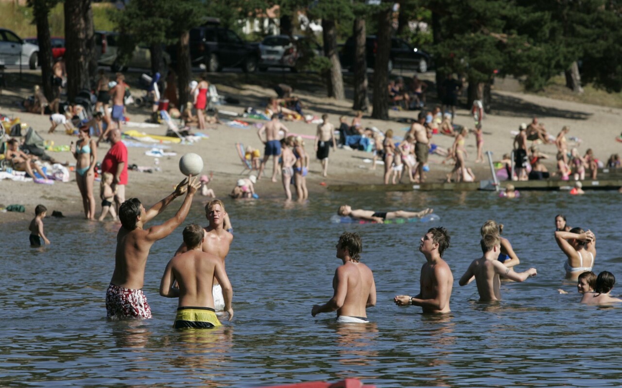 Flera badplatser i landet har visat prov på otjänligt vatten.