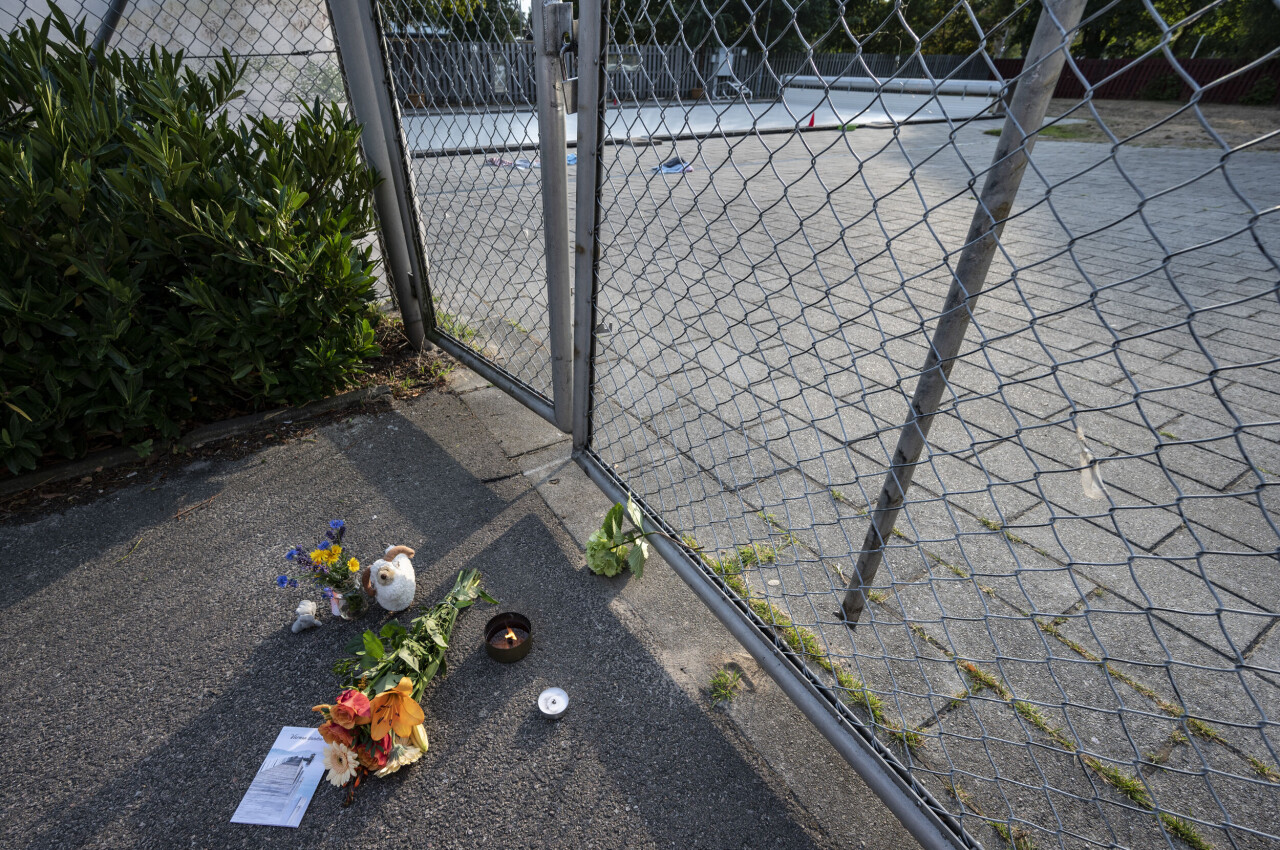 Nu åtalas fyra personer efter olyckan då en sexårig pojke drunknade på en skola i Falsterbo.