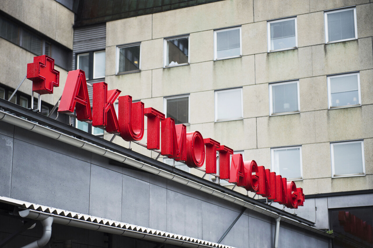 Natten till julafton kom en sjuårig flicka in till akuten i Lund. Detta efter att hon fått i sig frätande ättika. Flickans föräldrar sitter nu häktade.