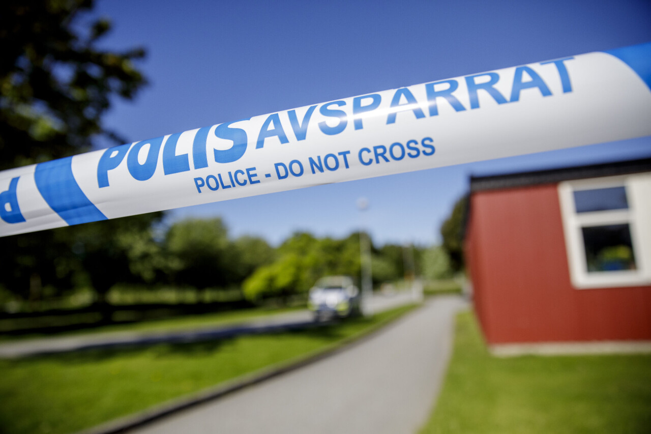 Två män i 20-årsåldern dog i en skottlossning i stadsdelen Varberga i Örebro på söndagskvällen. Ännu finns ingen misstänkt gripen för brottet.